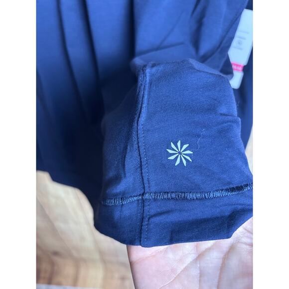 Athleta Girl Long Sleeve Athletic Tshirt Perfect Top Navy Blue Size XL 14 NEW - Picture 2 of 5